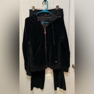 Kenneth Cole Reaction 2 piece sweatsuit. Size Medium. Zippered hoodie & pants.